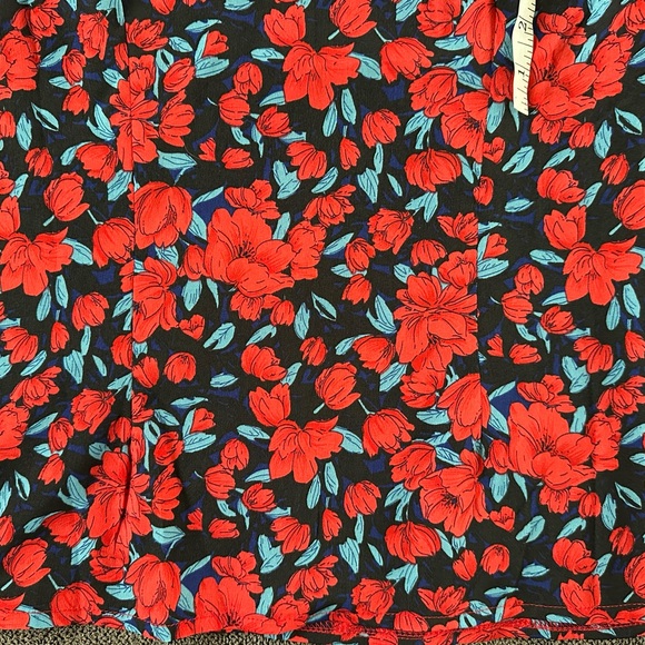 Such a cute long sleeve top blouse. Size extra large. - Picture 2 of 3